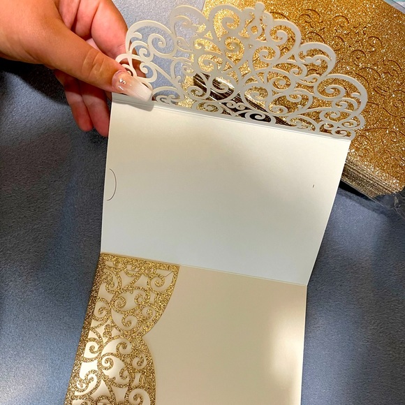 Laser cut trifold gold glitter invitation envelope - Picture 6 of 9